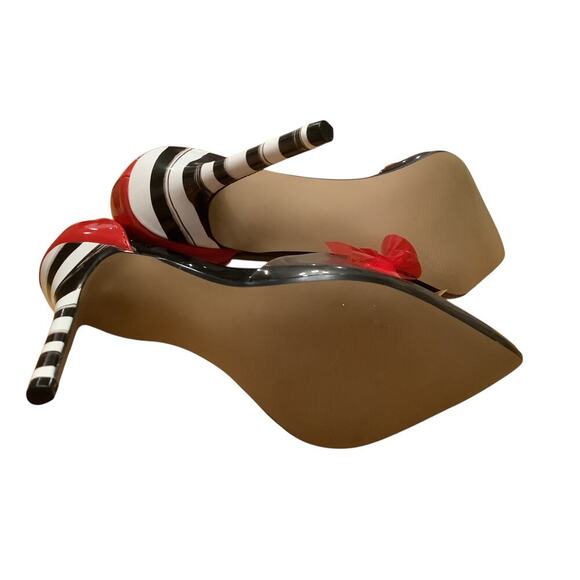 BETSEY JOHNSON “SAVVIE” STATEMENT MAKING FLORAL ACCENT PUUMPS NWOB 7 - Picture 10 of 10